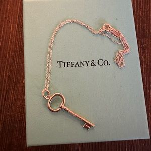 Authentic TIFFANY & CO Oval Key Pendent Necklace in pouch and box